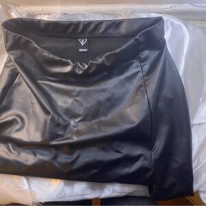 Windsor Sleek Black Pencil Skirt